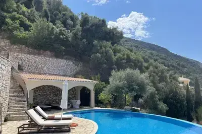 Luxury villa with breathtaking views 5min from the beach