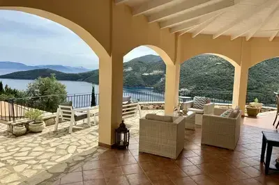 Luxury villa with breathtaking views 5min from the beach