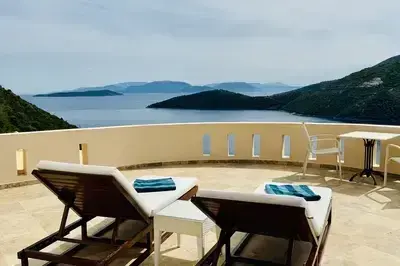 Luxury villa with breathtaking views 5min from the beach