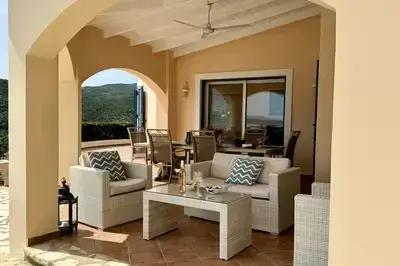 Luxury villa with breathtaking views 5min from the beach