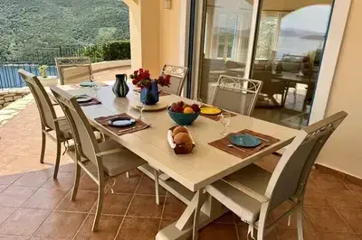 Luxury villa with breathtaking views 5min from the beach