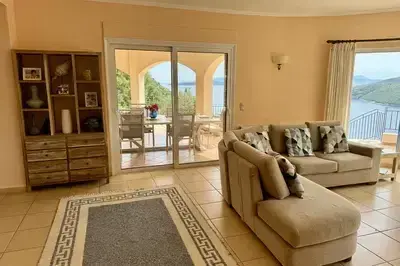 Luxury villa with breathtaking views 5min from the beach