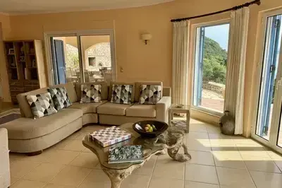 Luxury villa with breathtaking views 5min from the beach