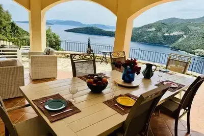 Luxury villa with breathtaking views 5min from the beach