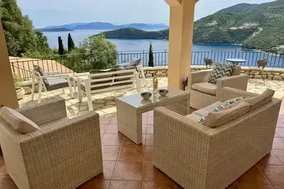 Luxury villa with breathtaking views 5min from the beach