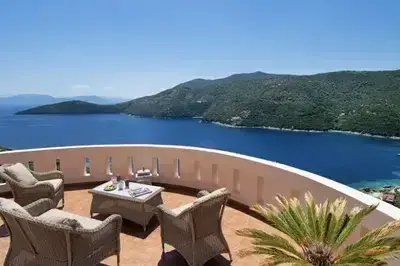 Luxury villa with breathtaking views 5min from the beach
