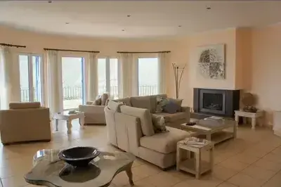 Luxury villa with breathtaking views 5min from the beach