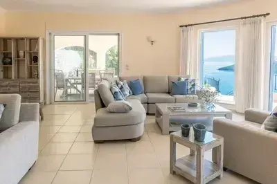 Luxury villa with breathtaking views 5min from the beach