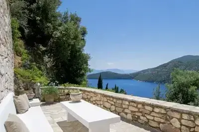 Luxury villa with breathtaking views 5min from the beach