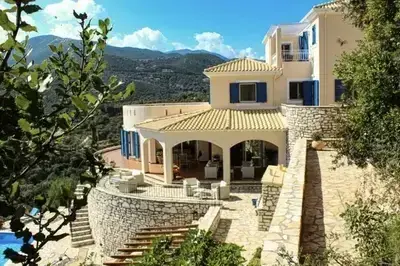 Luxury villa with breathtaking views 5min from the beach