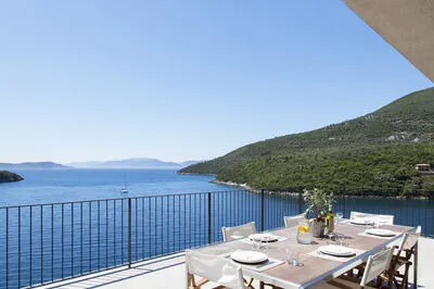 Villa Kalamos - Elegant Villa With Direct Sea Access