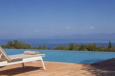 Villa Borsa: Secluded Retreat with Sea Views, Gym and near famous beaches