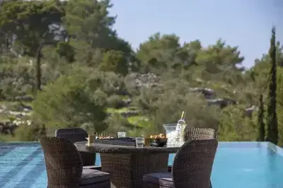 Villa Borsa: Secluded Retreat with Sea Views, Gym and near famous beaches