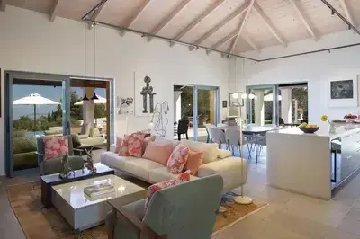Villa Borsa: Secluded Retreat with Sea Views, Gym and near famous beaches