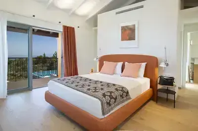 Villa Borsa: Secluded Retreat with Sea Views, Gym and near famous beaches