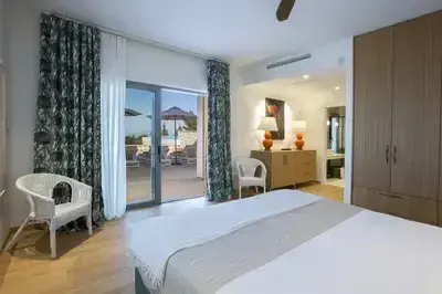 Villa Borsa: Secluded Retreat with Sea Views, Gym and near famous beaches