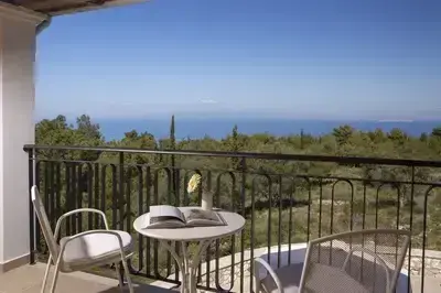 Villa Borsa: Secluded Retreat with Sea Views, Gym and near famous beaches