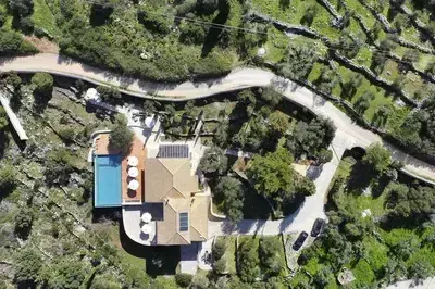 Villa Borsa: Secluded Retreat with Sea Views, Gym and near famous beaches
