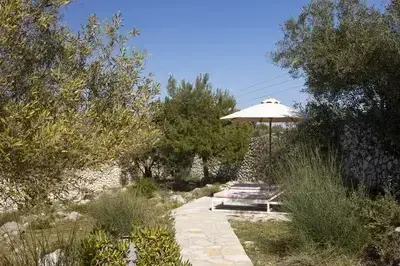 Villa Borsa: Secluded Retreat with Sea Views, Gym and near famous beaches