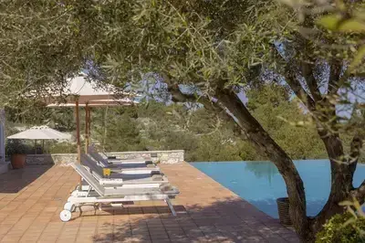 Villa Borsa: Secluded Retreat with Sea Views, Gym and near famous beaches