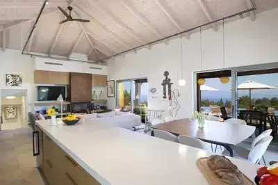 Villa Borsa: Secluded Retreat with Sea Views, Gym and near famous beaches