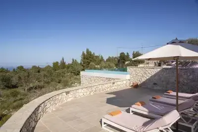 Villa Borsa: Secluded Retreat with Sea Views, Gym and near famous beaches