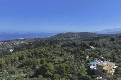 Villa Borsa: Secluded Retreat with Sea Views, Gym and near famous beaches