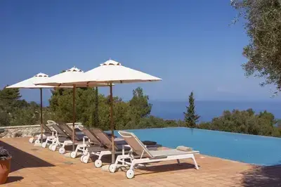 Villa Borsa: Secluded Retreat with Sea Views, Gym and near famous beaches