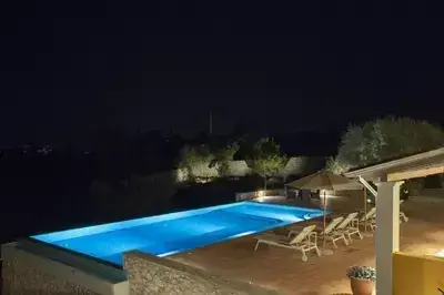 Villa Borsa: Secluded Retreat with Sea Views, Gym and near famous beaches