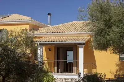 Villa Borsa: Secluded Retreat with Sea Views, Gym and near famous beaches