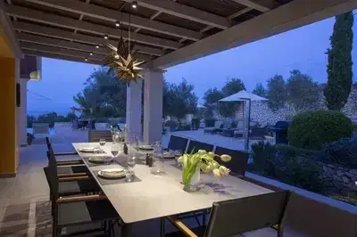 Villa Borsa: Secluded Retreat with Sea Views, Gym and near famous beaches