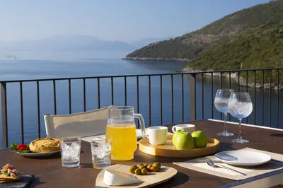 Villa Kalamos - Elegant Villa With Direct Sea Access