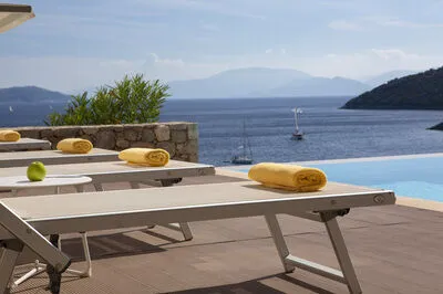 Villa Kalamos - Elegant Villa With Direct Sea Access