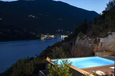 Villa Kalamos - Elegant Villa With Direct Sea Access
