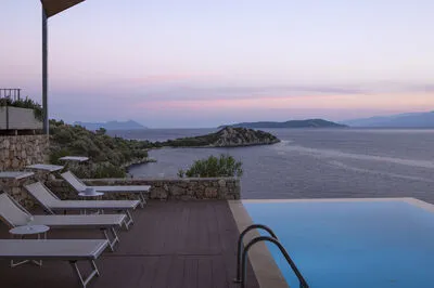 Villa Kalamos - Elegant Villa With Direct Sea Access