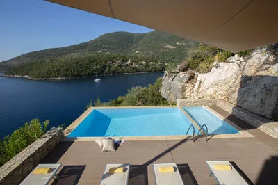 Villa Kalamos - Elegant Villa With Direct Sea Access