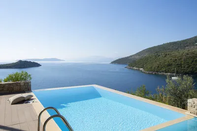 Villa Kalamos - Elegant Villa With Direct Sea Access