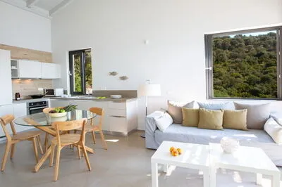 Villa Kalamos - Elegant Villa With Direct Sea Access