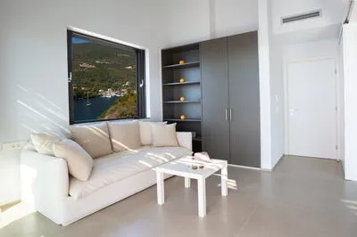 Villa Kalamos - Elegant Villa With Direct Sea Access