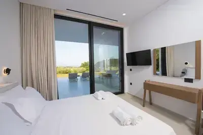 Relaxing Luxury Villa in Nydri with Modern Comfort