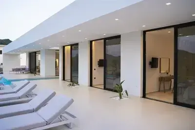 Relaxing Luxury Villa in Nydri with Modern Comfort