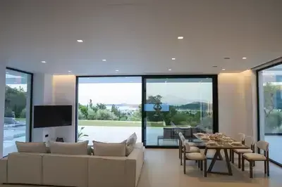 Relaxing Luxury Villa in Nydri with Modern Comfort