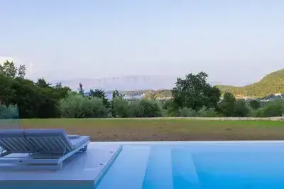 Relaxing Luxury Villa in Nydri with Modern Comfort