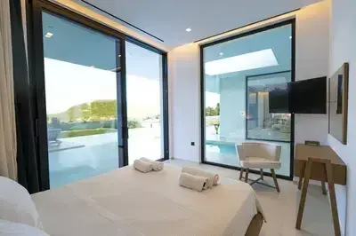 Relaxing Luxury Villa in Nydri with Modern Comfort