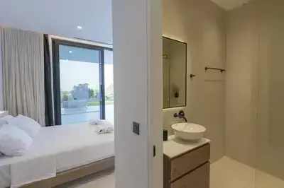 Relaxing Luxury Villa in Nydri with Modern Comfort