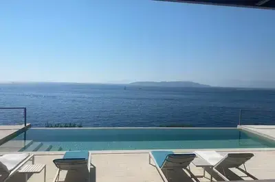 Villa Oneiro-Dreamy luxury villa with private access to the sea in Sivota!