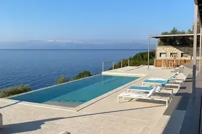 Villa Oneiro-Dreamy luxury villa with private access to the sea in Sivota!