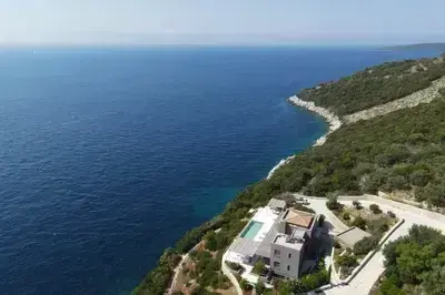 Villa Oneiro-Dreamy luxury villa with private access to the sea in Sivota!