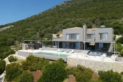 Villa Oneiro-Dreamy luxury villa with private access to the sea in Sivota!