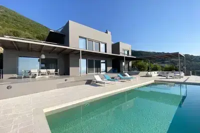 Villa Oneiro-Dreamy luxury villa with private access to the sea in Sivota!